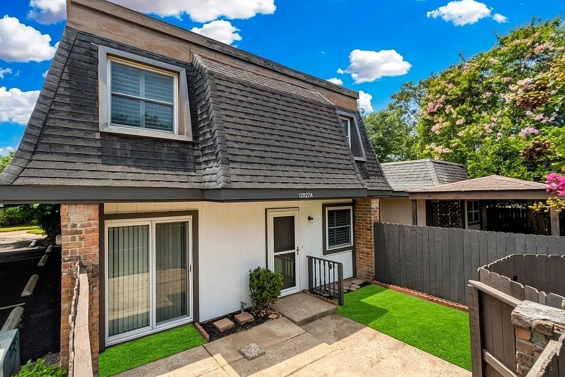2 bed, 1.5 bath, 1168 sqft, $1,450 — Photo 1