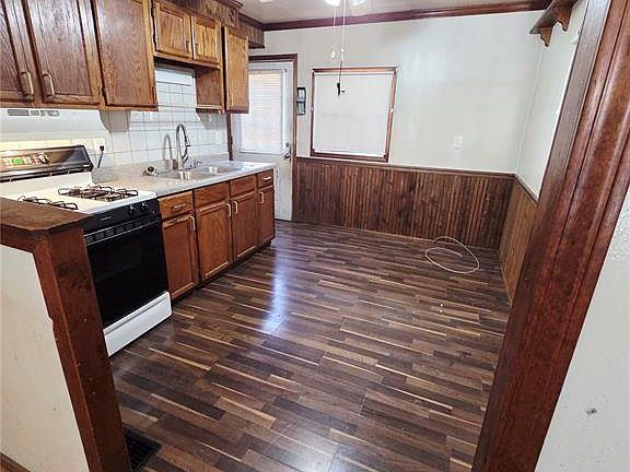 4th image of 9503 Ridge Ave