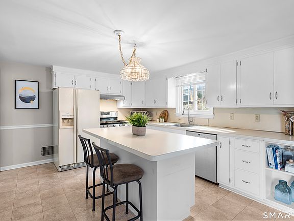 3rd image of 543 East Road