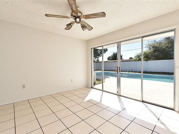 4th image of 726 Keats Ave