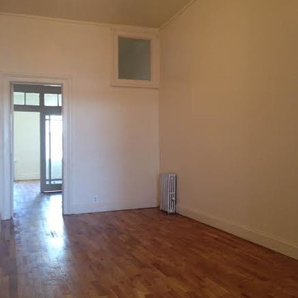 1st image of 293 Jefferson Ave #3