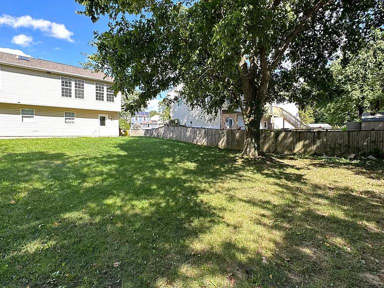 1915 Christiana Ct — Photo 8