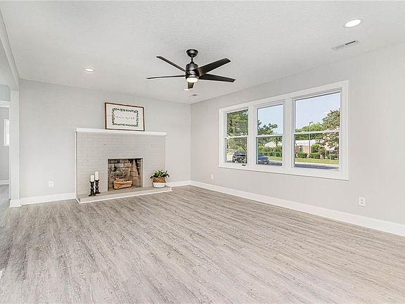 4th image of 644 Constitution Dr