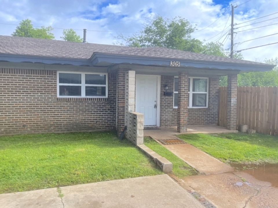 1st image of 311 SE 66th St #305