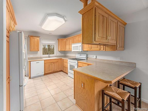 4th image of 6072 Belmont Ct