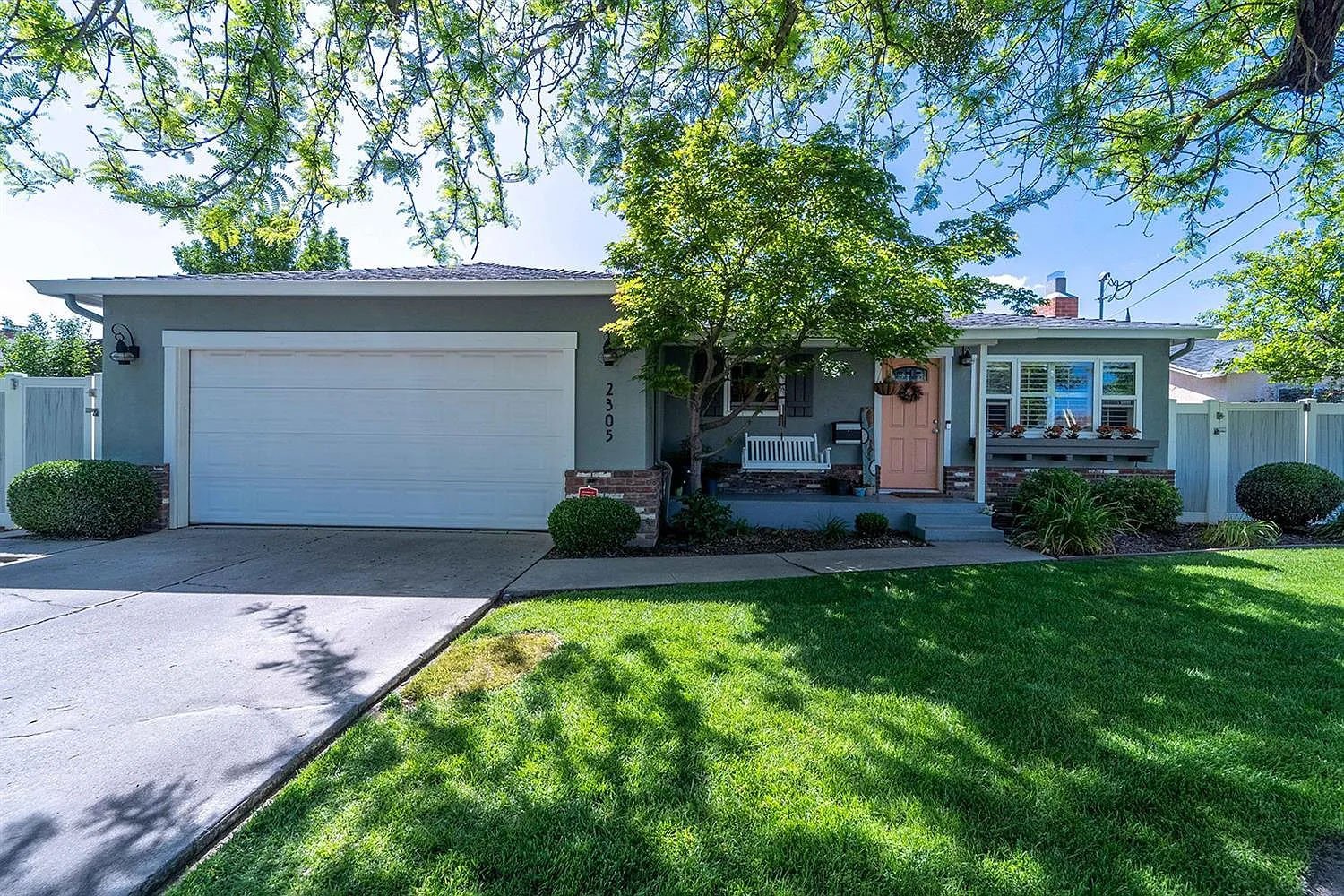 2305 Vicki Dr photo 1