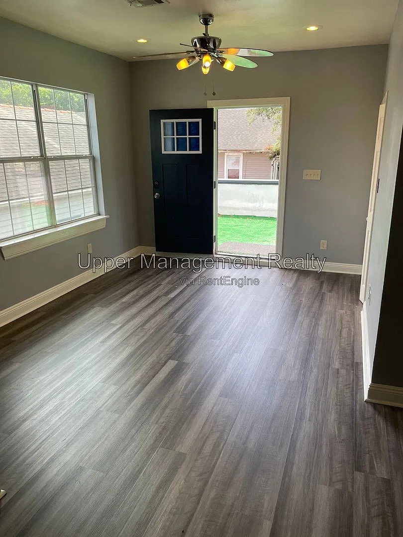 4 bed, 2.0 bath, 1500 sqft, $2,000 — Photo 1