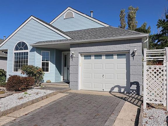 2nd image of 176 Canterbury Ln
