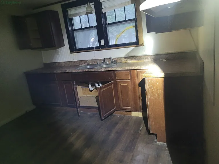 305 S Everett St — Photo 10