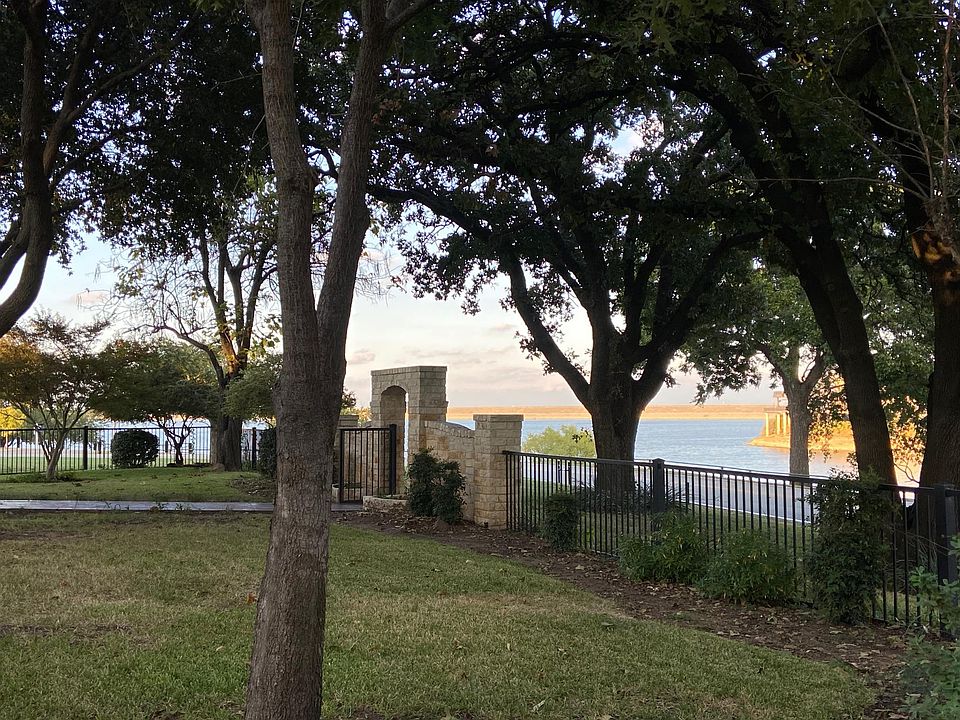 Backyard: Grapevine Lake View