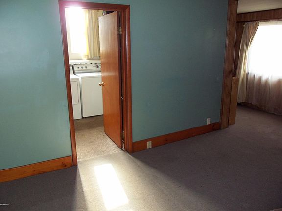 5th image of 212 Pelton Ave