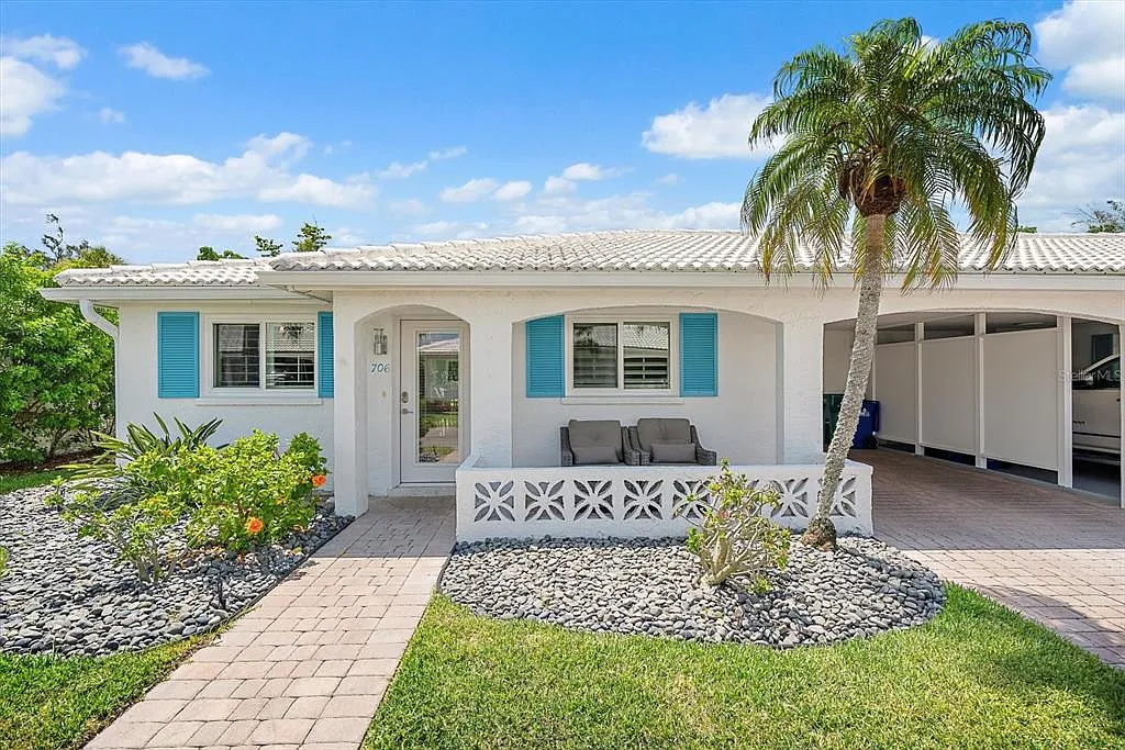 2 bed, 2.0 bath, 1423 sqft, $4,000 — Photo 1