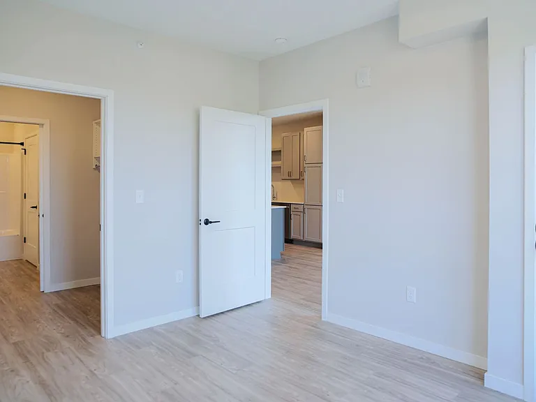 B7 Flats — Photo 88