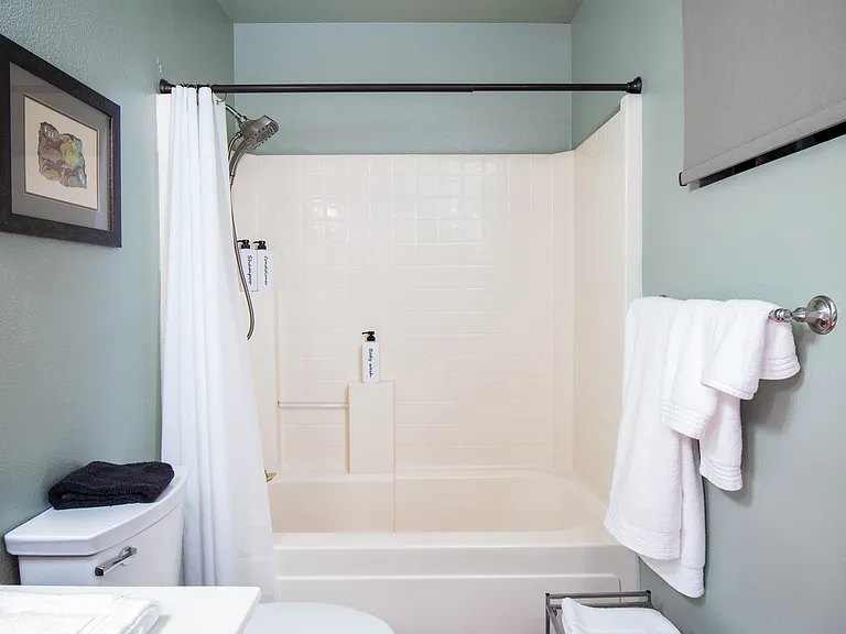 1327 E Pierce St — Photo 5
