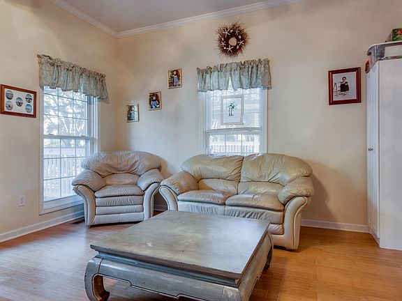 4th image of 7 Gardenia St