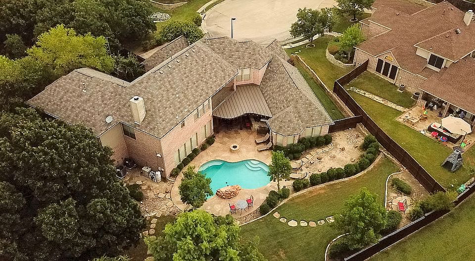 1st image of 2811 Woodlake Ct