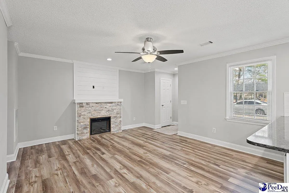 2 bed, 1.5 bath, 950 sqft, $1,350 — Photo 2