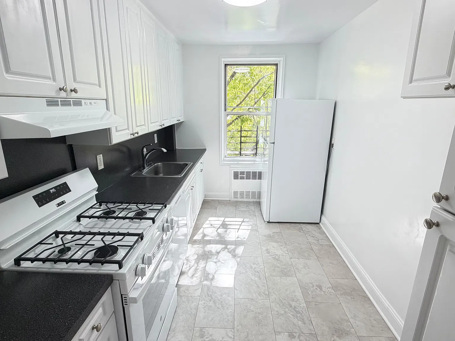 2 bed, 1200 sqft, $3,200 — Photo 1