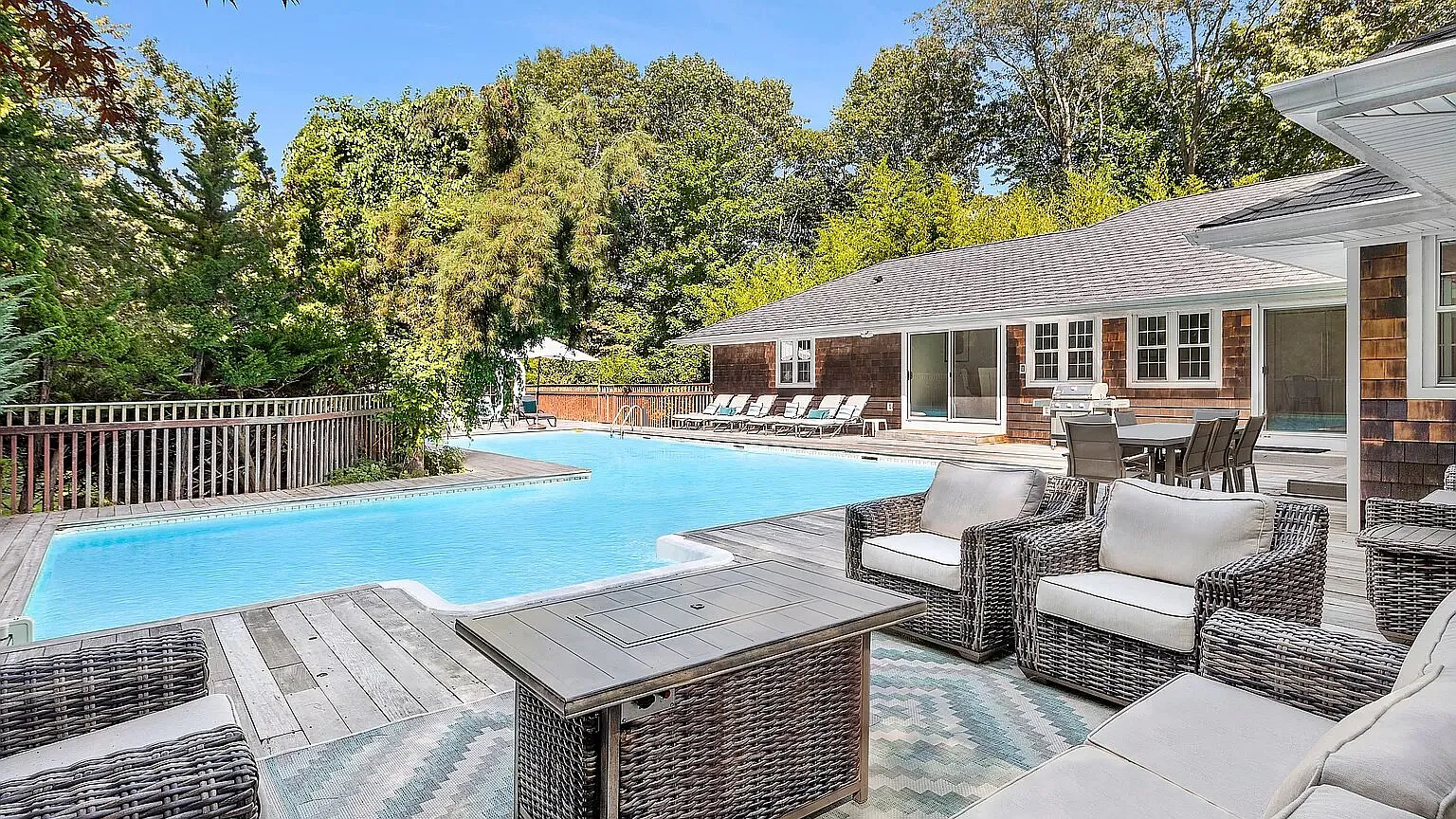 Expansive Sag Harbor Estate with Pool, Tennis, Hot Tub — Photo 1