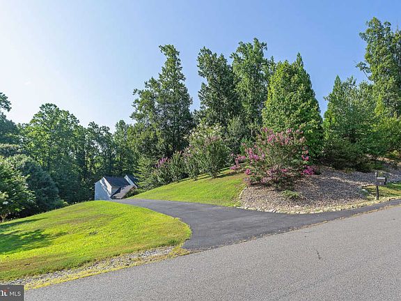 3rd image of 35 Falling Creek Dr