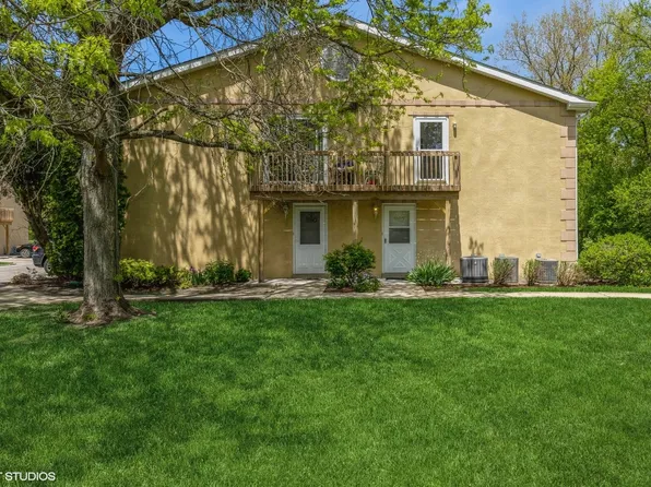 1162 Greenwood Cir, Woodstock, IL 60098