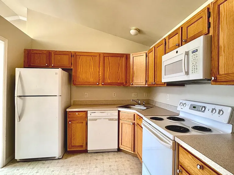 152 Brookland Ct #10 — Photo 9