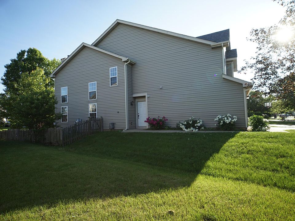 Side View of the House & Walk way to Front Door