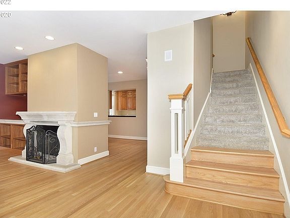 2nd image of 1381 NE Market Dr