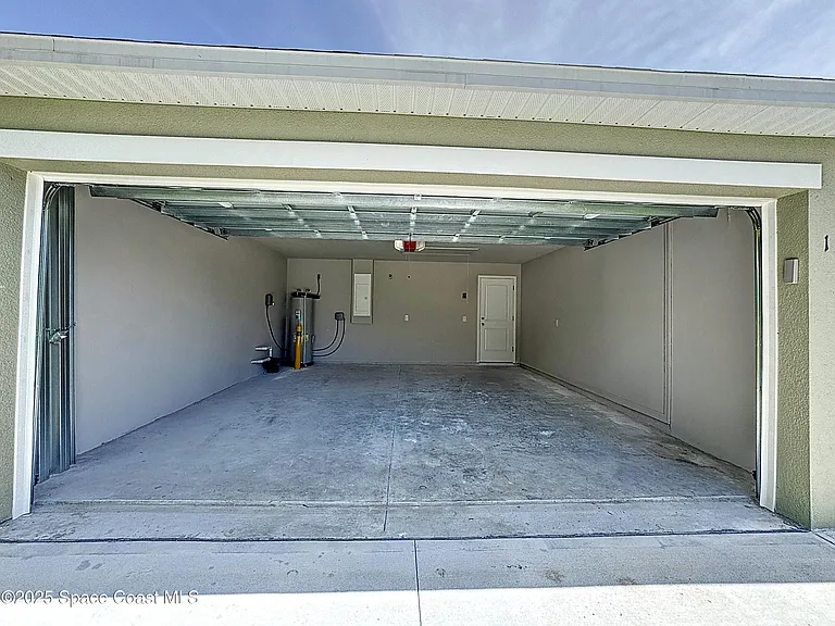 144 Roosevelt St — Photo 28