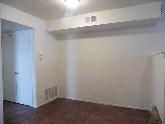 5th image of 633 Louisiana Blvd SE APT D