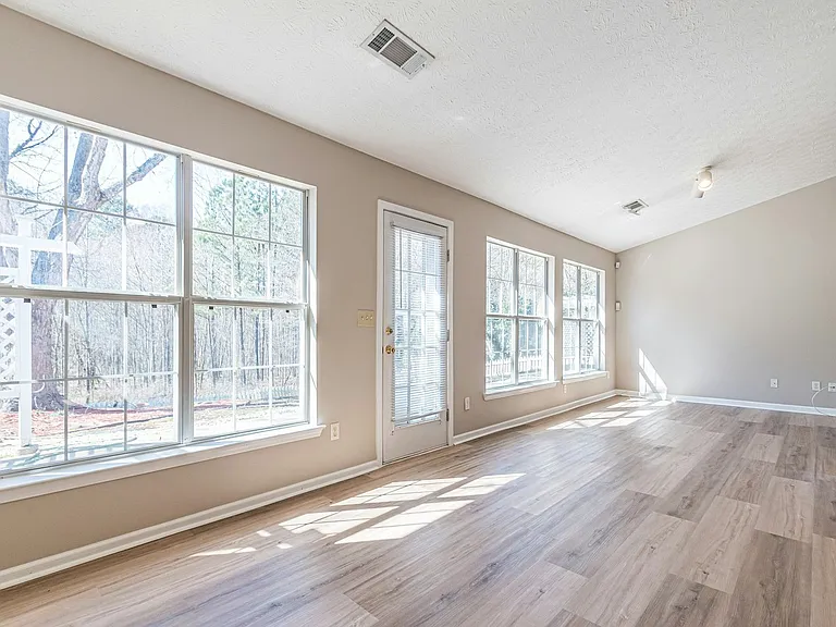 5755 Lakeview Cir — Photo 23
