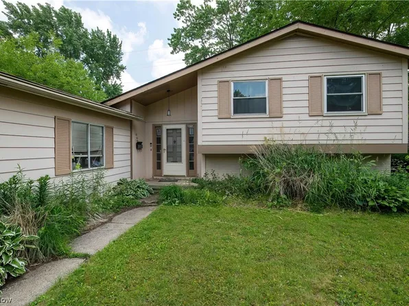 143 Meadow Cir, Berea, OH 44017