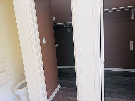 4th image of 4722 Silverlake Dr