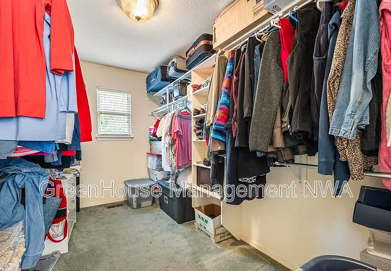 28 Latshaw Dr — Photo 14