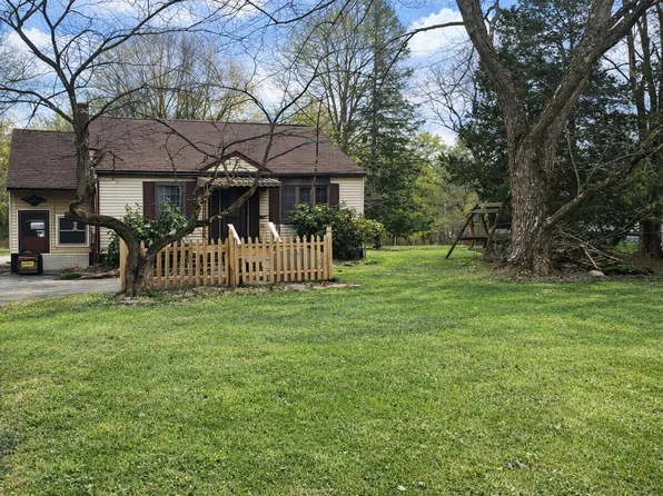 744 Carson Salt Springs Rd, Mineral Ridge, OH 44440