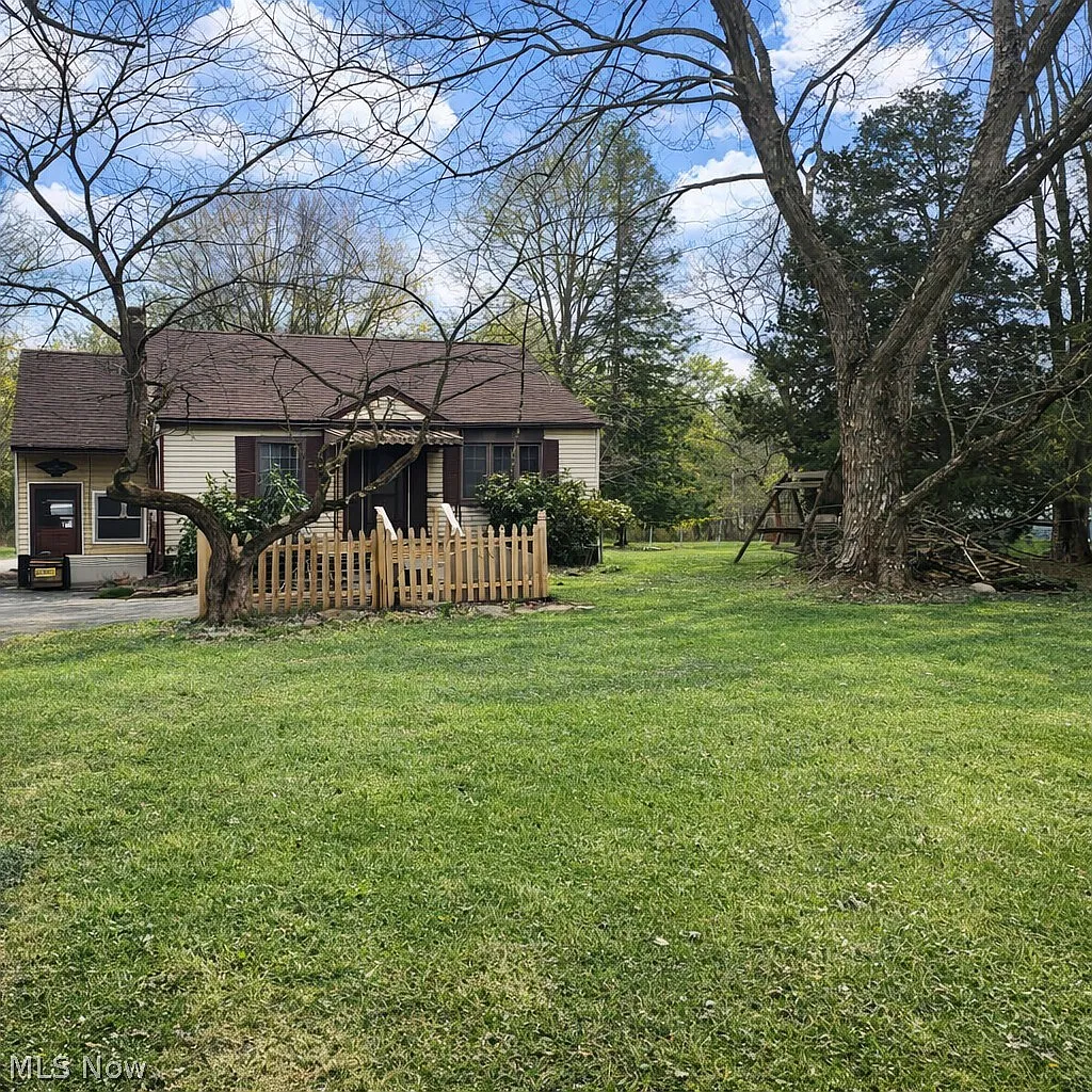 744 Carson Salt Springs Rd photo 1