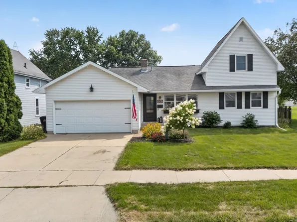 106 W 2nd St, Waunakee, WI 53597
