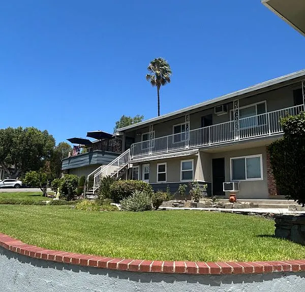 144 N Baldwin Ave #6 — Photo 2