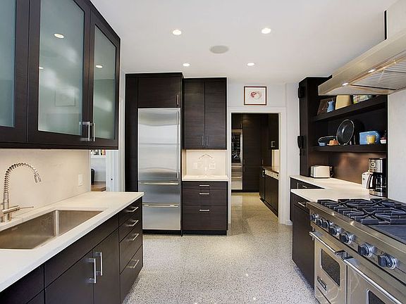 2nd image of 130 E 75th St #10D