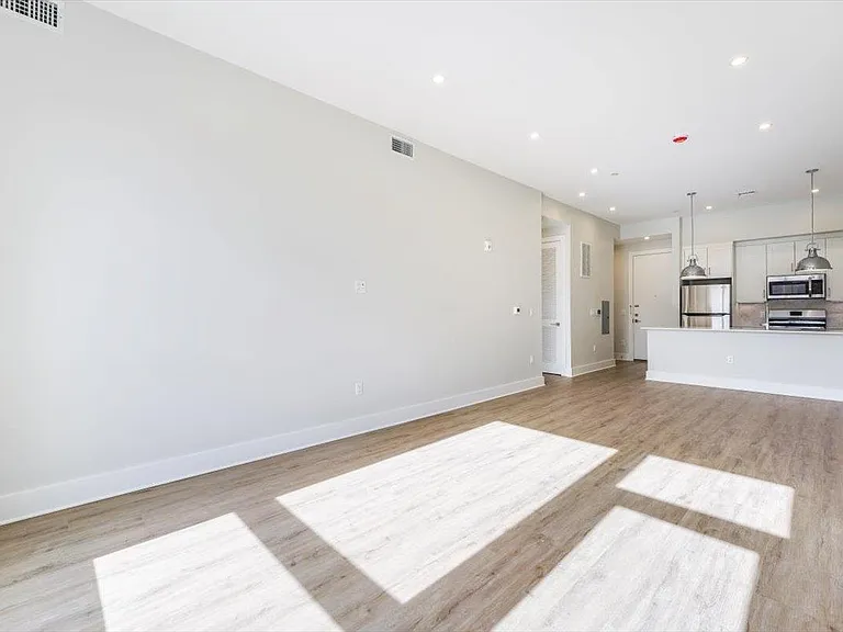 667-665 Grand St #305 — Photo 12