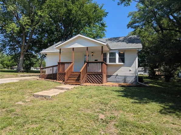 534 W 11th St, Horton, KS 66439