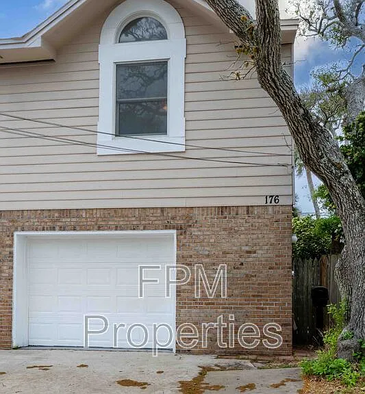 176 E Coast Dr — Photo 2