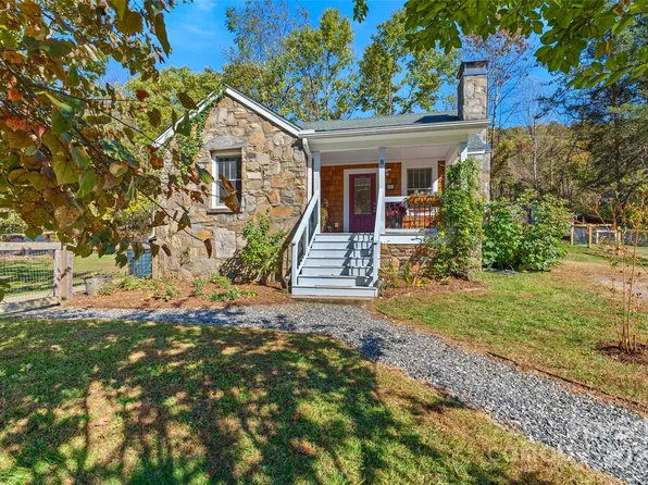8 Beech Spring Dr, Weaverville, NC 28787