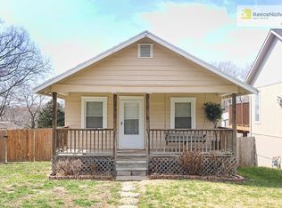 6702 S Elm St, Pleasant Valley, MO 64068