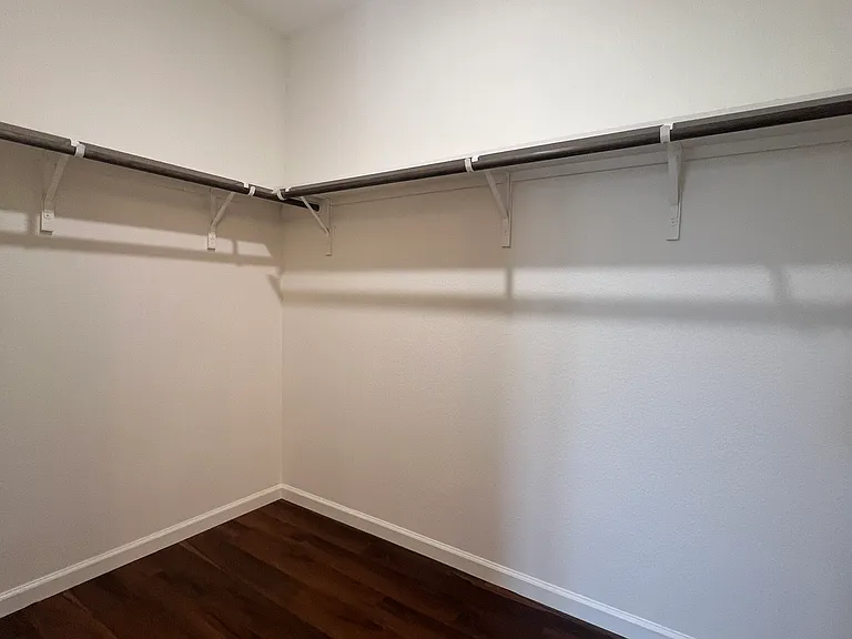711 Camden Dr — Photo 14