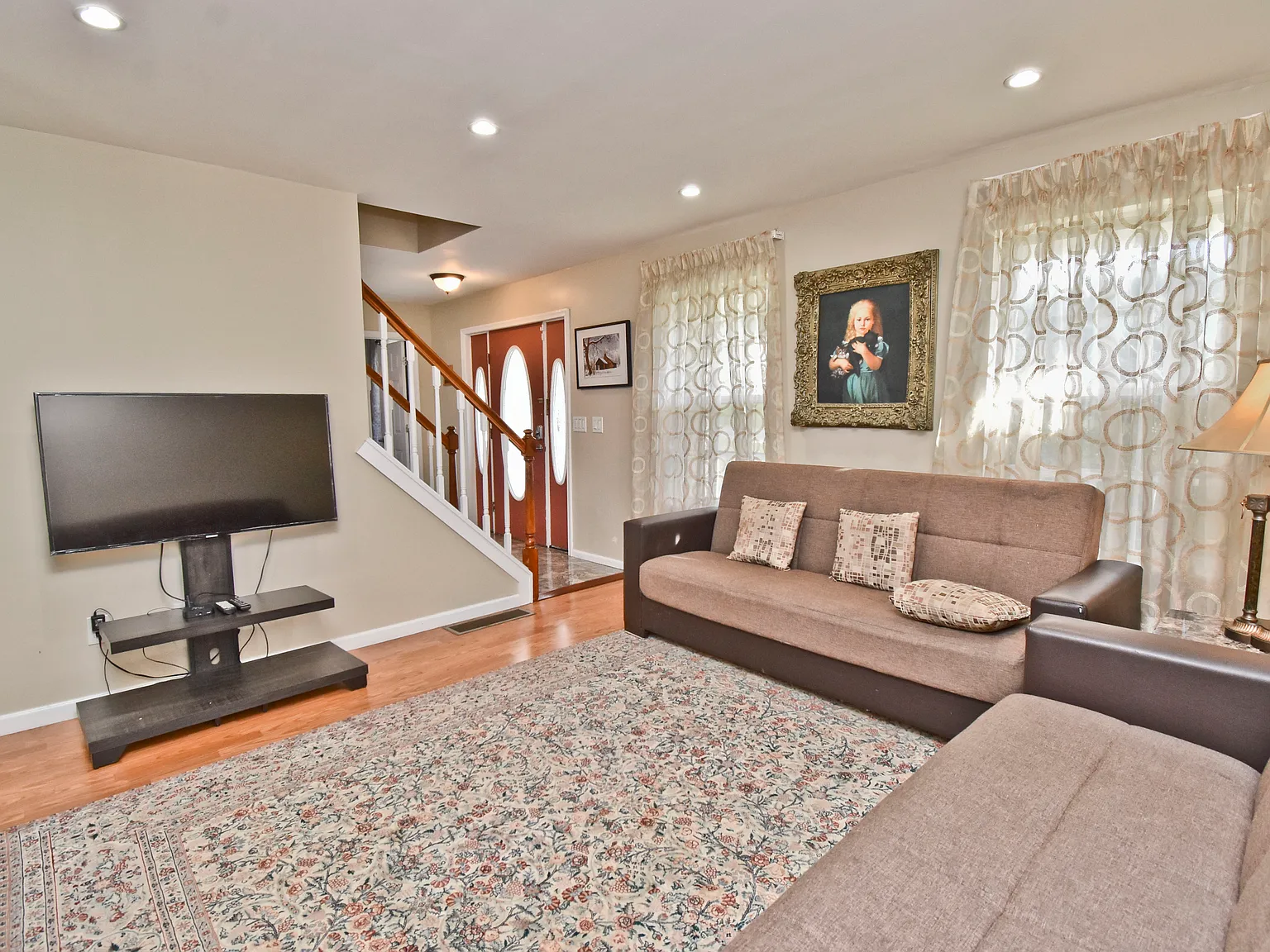 5 bed, 4113 sqft, $3,400 — Photo 3