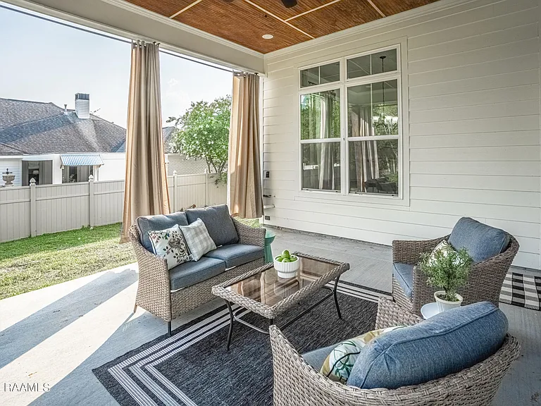 404 E Martial Ave — Photo 34