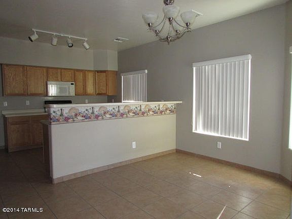 3rd image of 207 E Calle Puente Azul