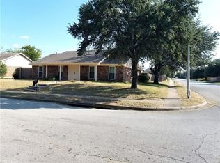 1800 Christopher Dr, Fort Worth, TX 76140