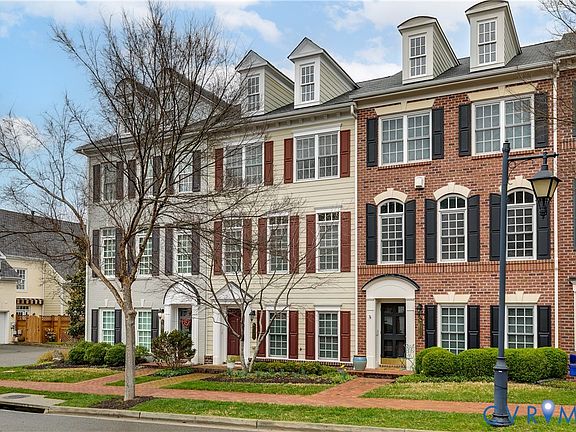 2nd image of 1002 Hyde Ln